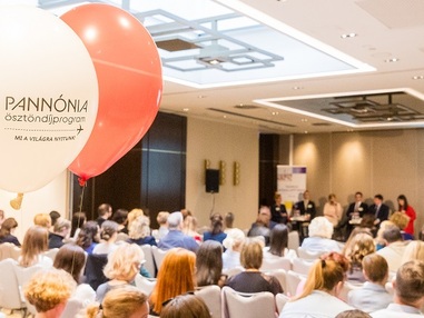 Mi a vil&aacute;gra nyitunk! konferencia - A magyar felsőoktat&aacute;s nemzetk&ouml;zies&iacute;t&eacute;s&eacute;nek &uacute;j t&aacute;vlatai